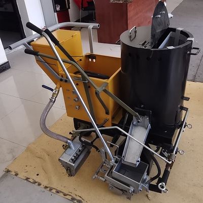 Apparecchiature di marcatura dei pavimenti termoplastici a spinta con distributore automatico a serbatoi da 120 kg
