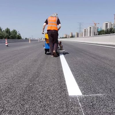 Macchina di marcatura della linea stradale a caduta automatica Macchina di rivestimento stradale a vernice fredda