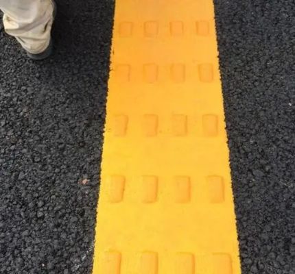 Macchine per la marcatura delle linee stradali a batteria, vibrazioni, apparecchiature per la verniciatura delle linee termoplastiche con rumore