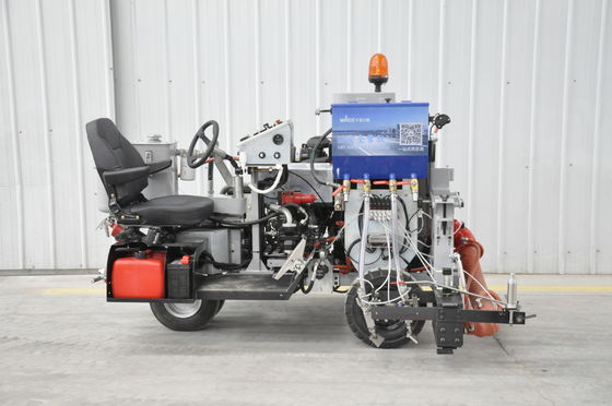 Camion termoplastico di marcatura stradale con motore a benzina, azionamento idraulico e riscaldamento a olio termico