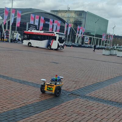Robot / Macchina per la pre-segnaletica stradale - Presentazione a Intertraffic Amsterdam 2026 - Navigazione satellitare