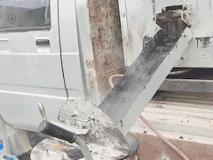 Fa' bollire il pacchetto di asfalto.