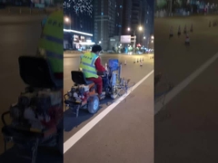 Macchina di segnalamento stradale a due componenti senza aria per l'espulsione di linee a strisce